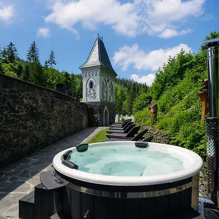 Hrad Kunzov Glamping & & Restaurant *