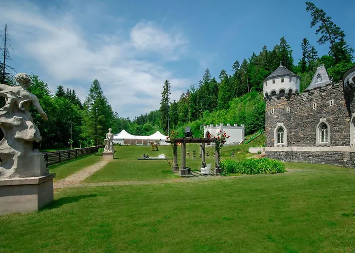 Hrad Kunzov Glamping & & Restaurant * Přerov