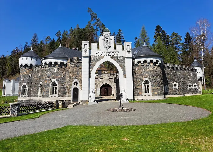 Hrad Kunzov Glamping & & Restaurant Přerov